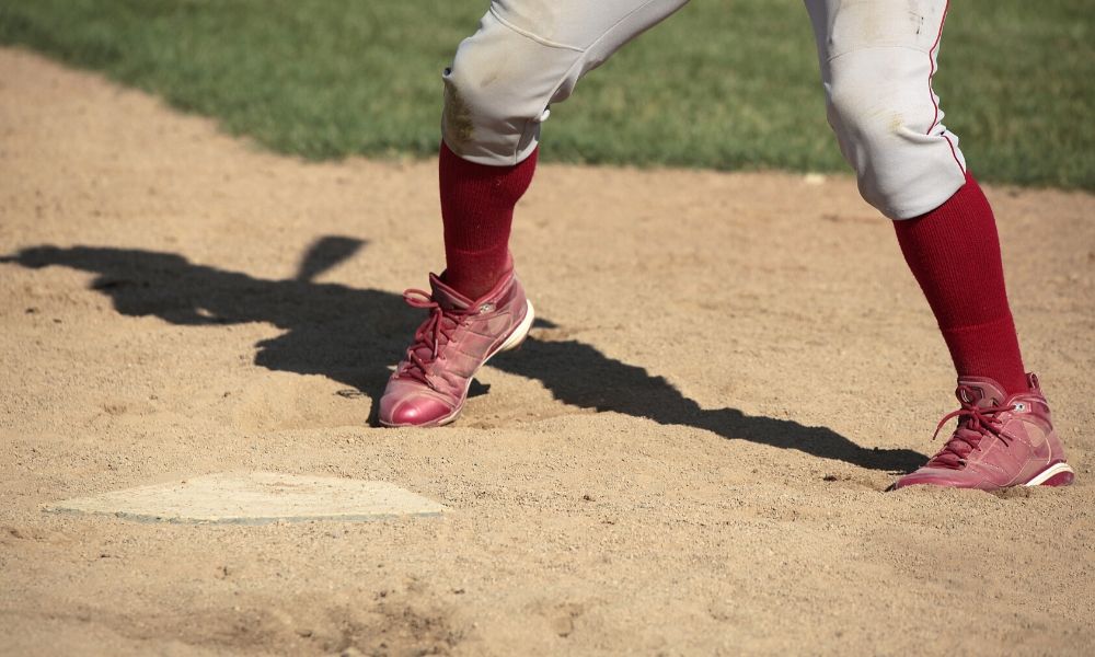 How to Properly Put on Baseball Stirrups